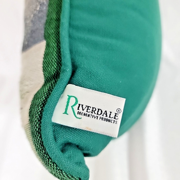 Vintage Riverdale Tapestry Throw Pillow Christmas Snowman Teddy Bears 16x16 - Picture 5 of 7